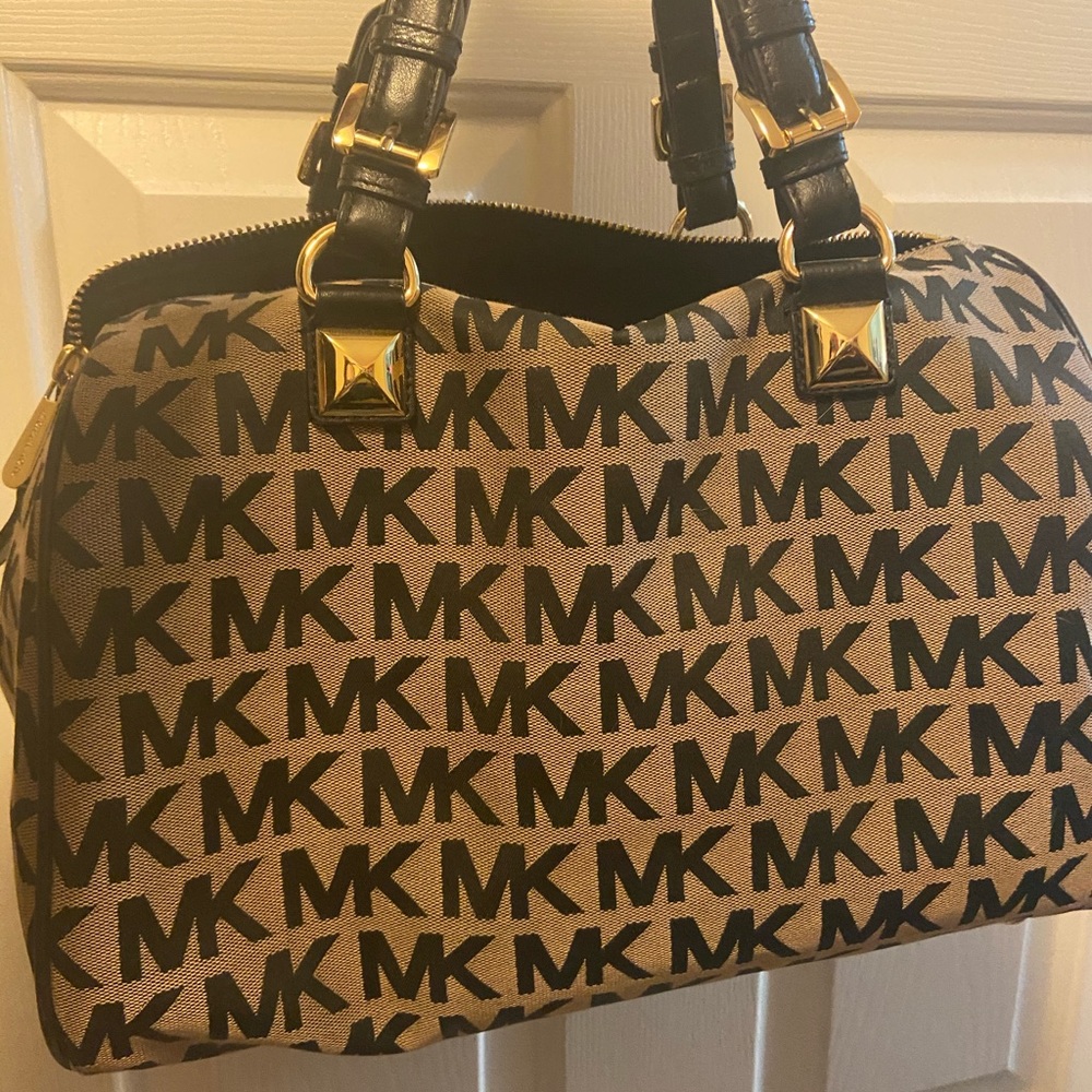 Michael Kors Purse with gold outline